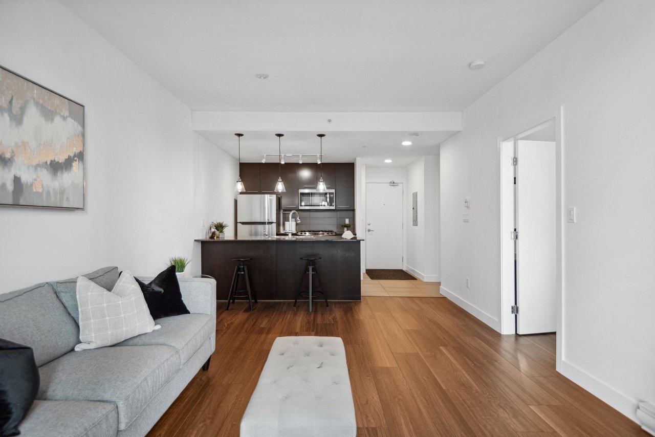 1406-2979 Glen Dr