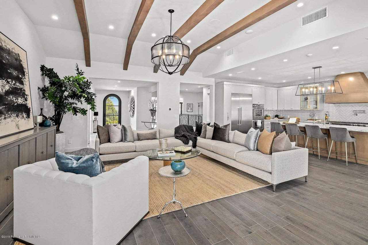 565 Paulette Pl