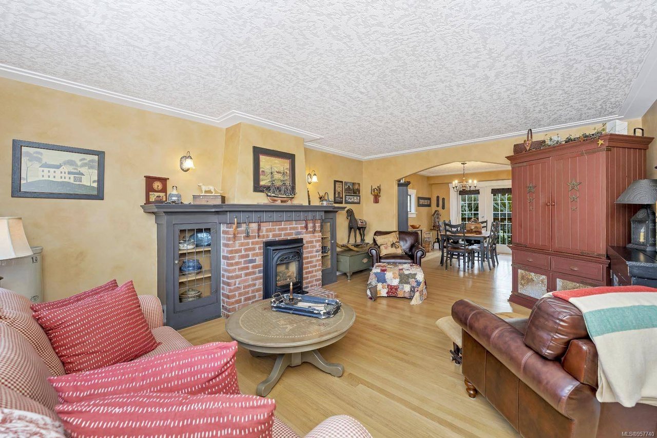 1870 Monteith St