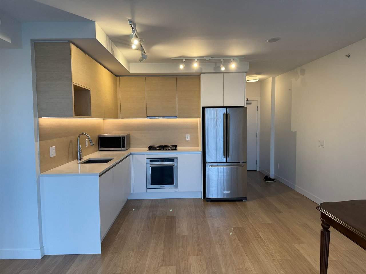 1202-525 Foster Ave