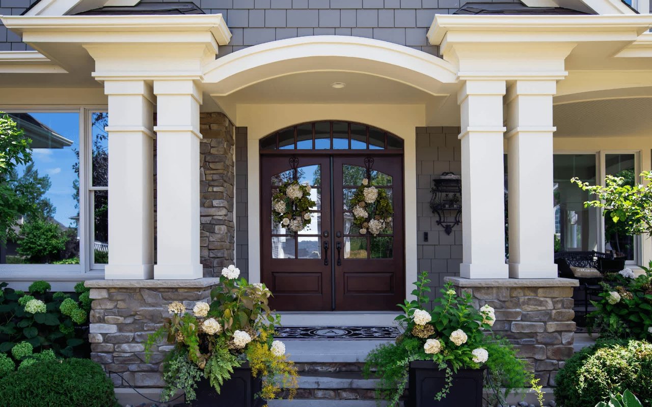 Transform Your Porch into a Green Oasis – The Best Plants to Pot