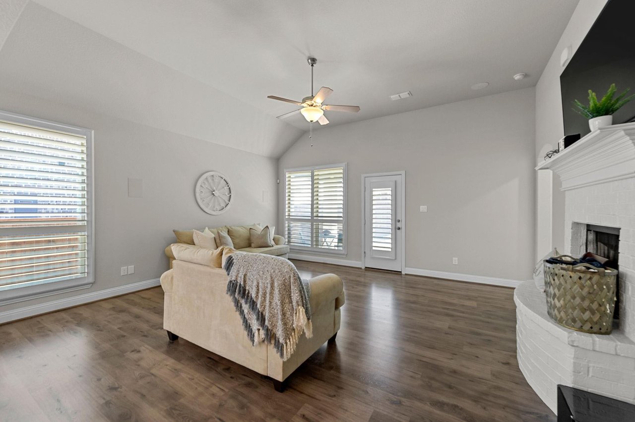 1537 Jocelyn Drive