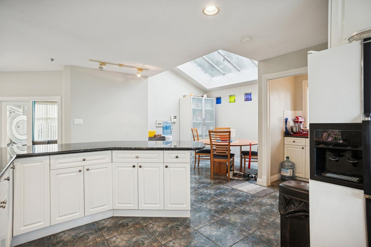 2085 Qualicum Dr