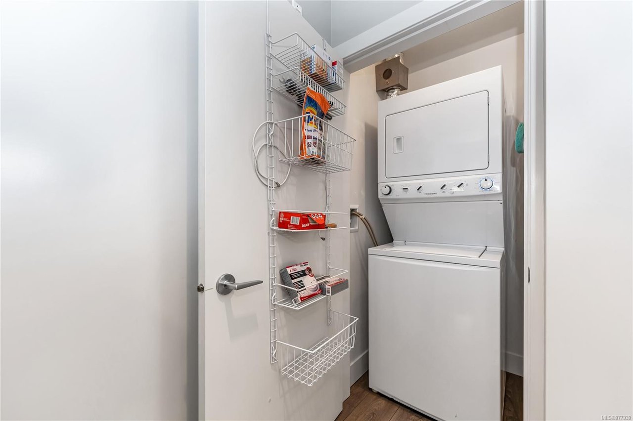 302-3815 Rowland Ave