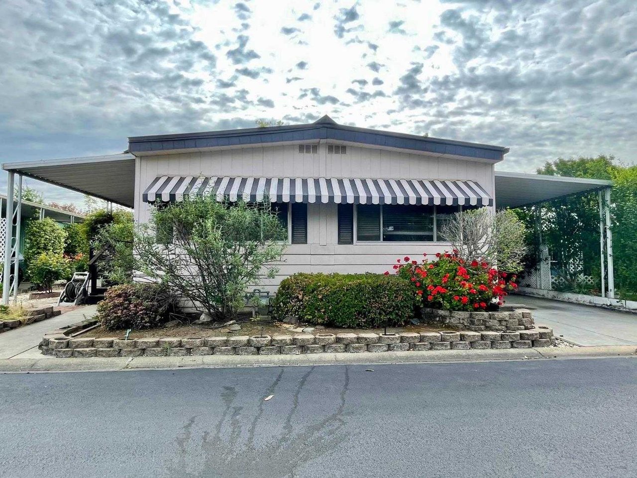 8004 Eucalyptus ln