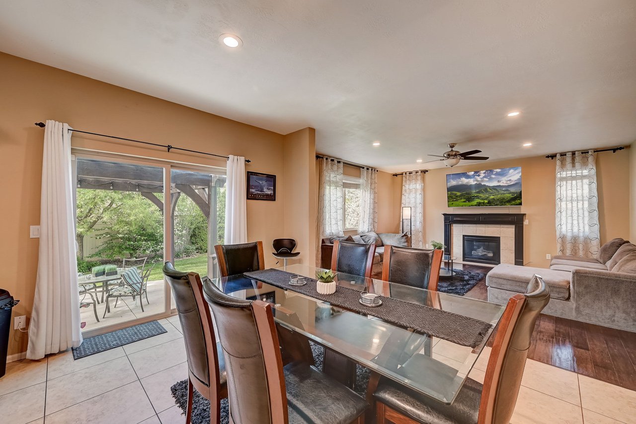539 E Fireice Rose Ln