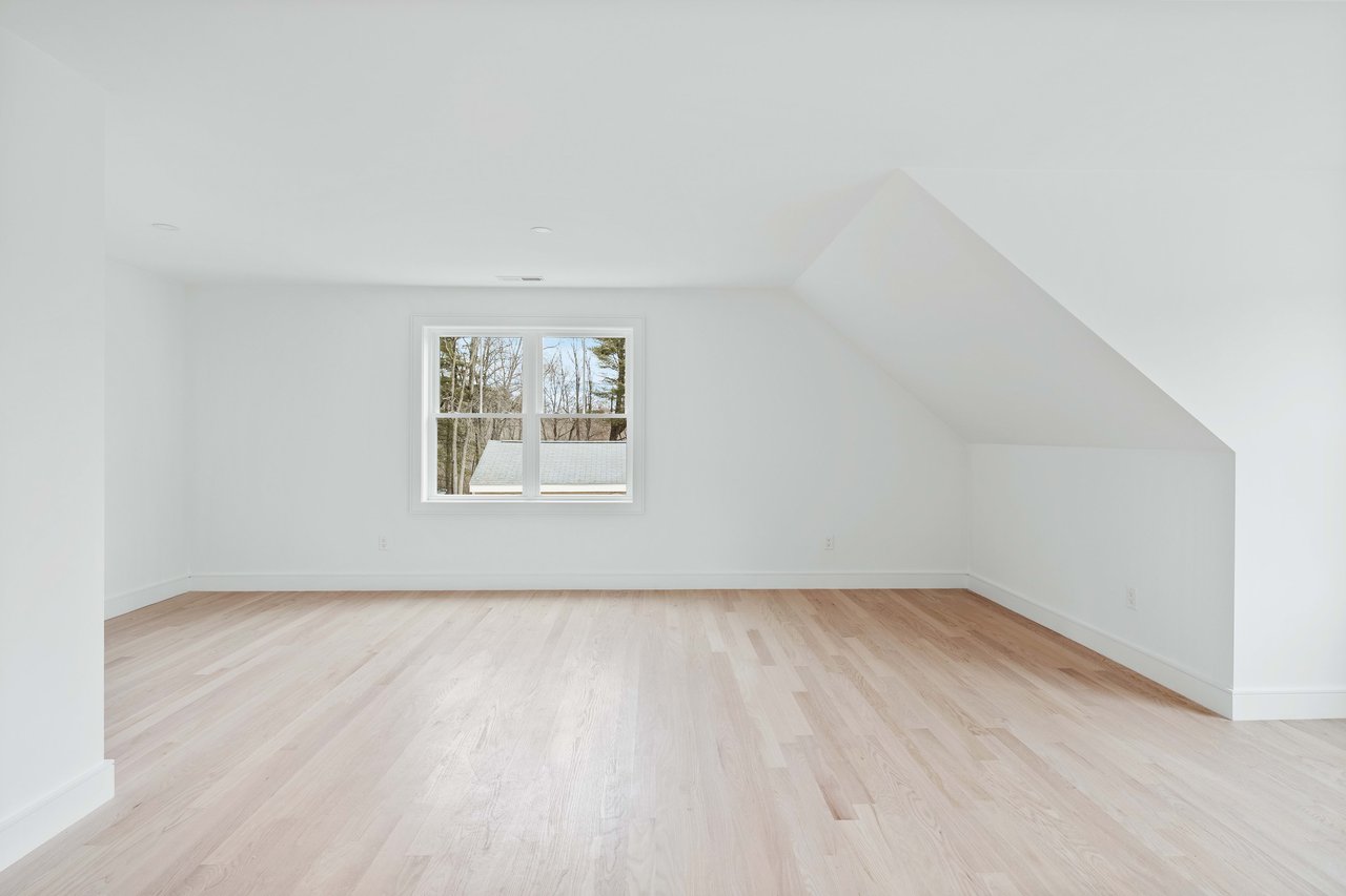 5 Brookside Lane, Burlington
