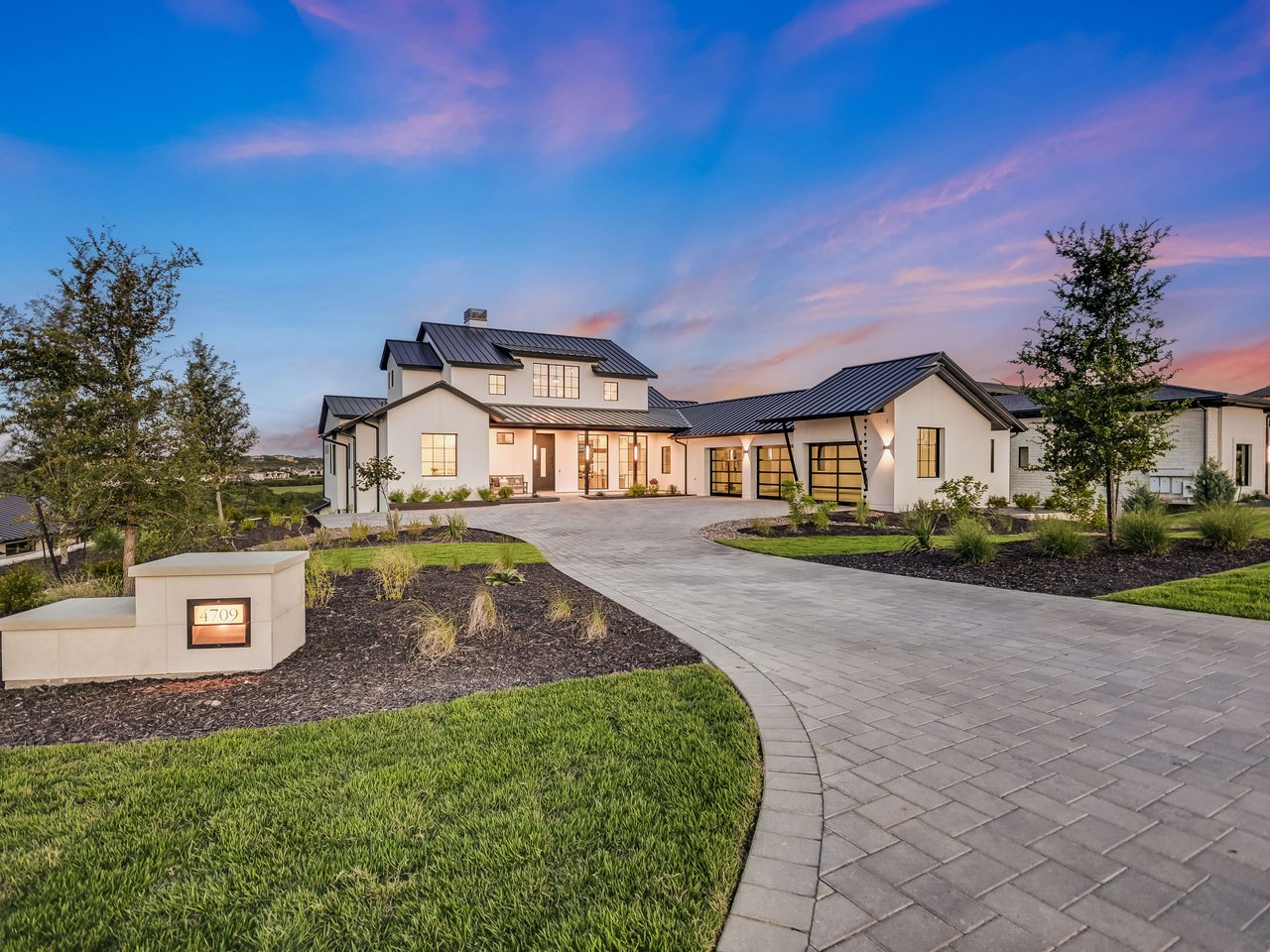 Alluring Amarra Masterpiece