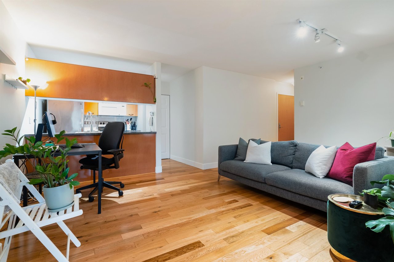 301-1818 W 6th Ave