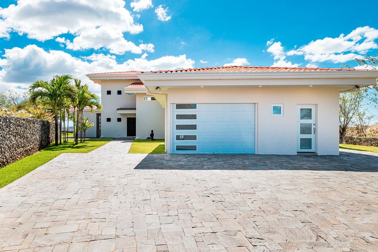 Ocean View Casa Buddha in Mar Vista Community