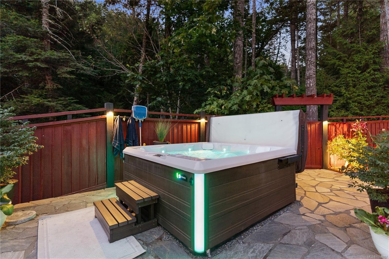 630 Granrose Terr, Colwood