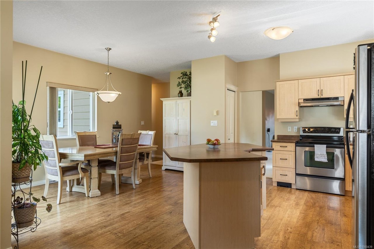 2450 Lund Rd, View Royal