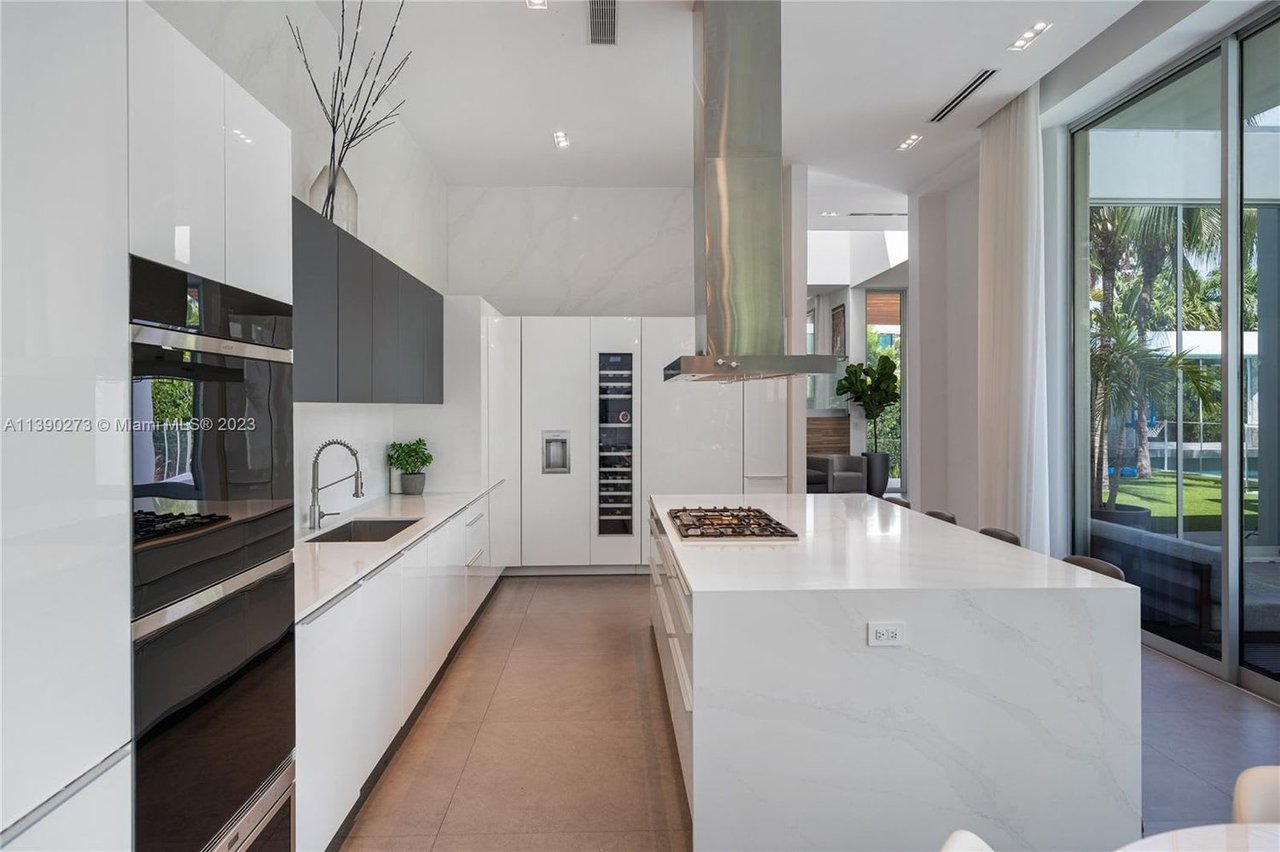 Hibiscus Island property image