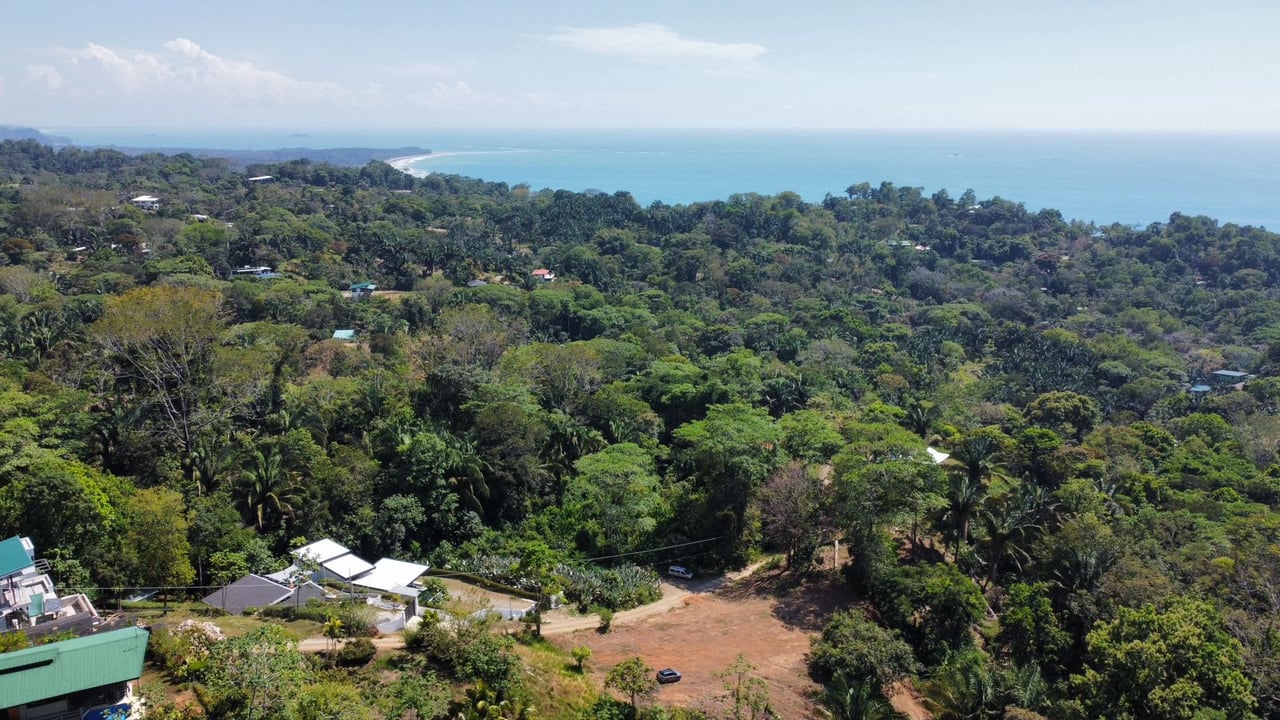 Your Dream Coastal Retreat Awaits: Prime Investment Opportunity in Playa Hermosa, Bahía Ballena