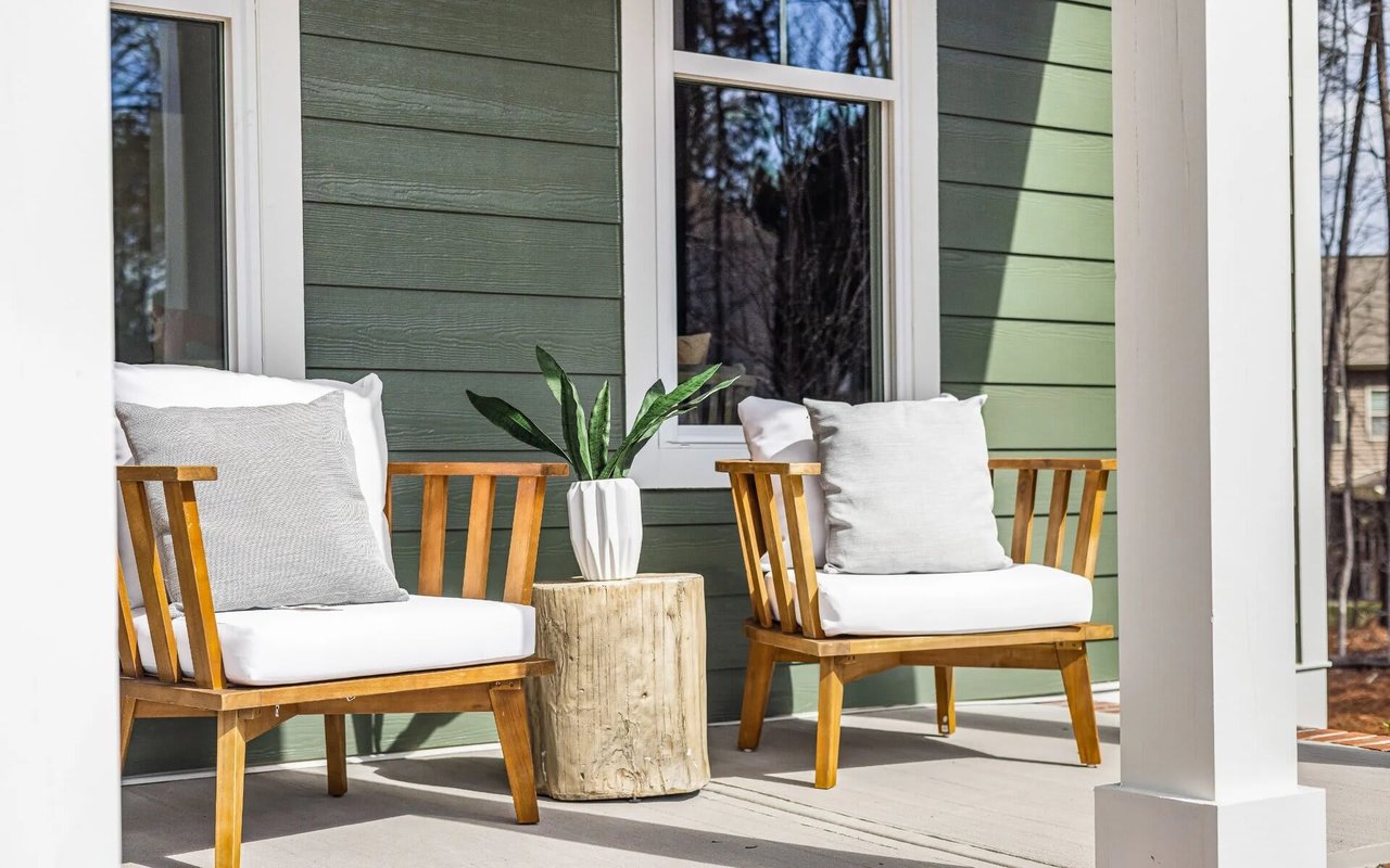 12 Easy Ways to Decorate Your Front Porch with Flea Market Finds