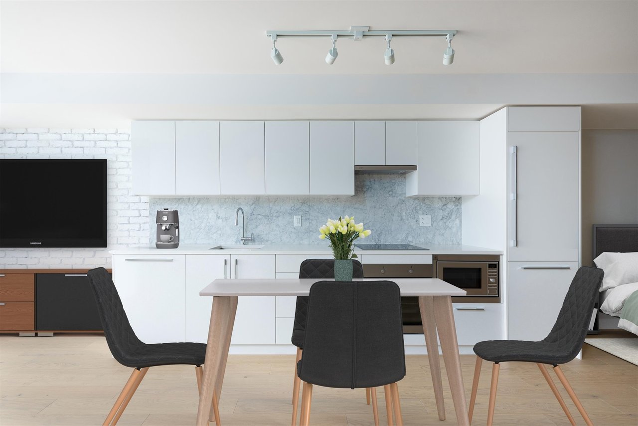 207-2508 Fraser St