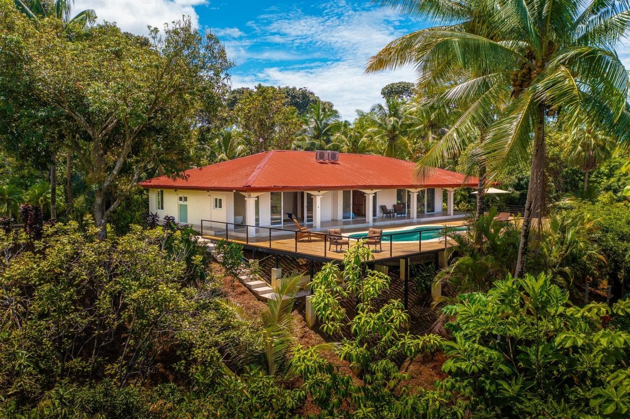 Casa Blanca: Luxury Oceanview 4 Bedroom Uvita Home