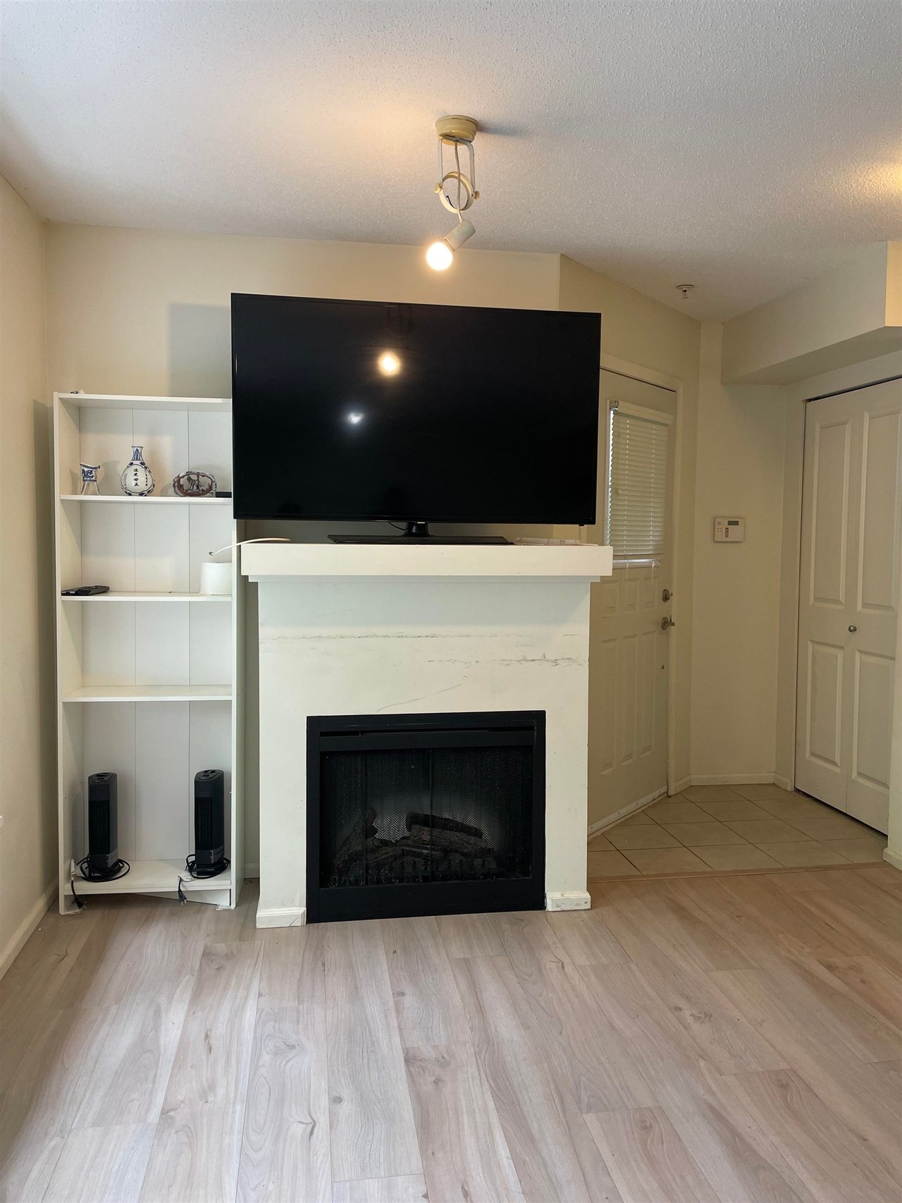 54-7088 17th Ave