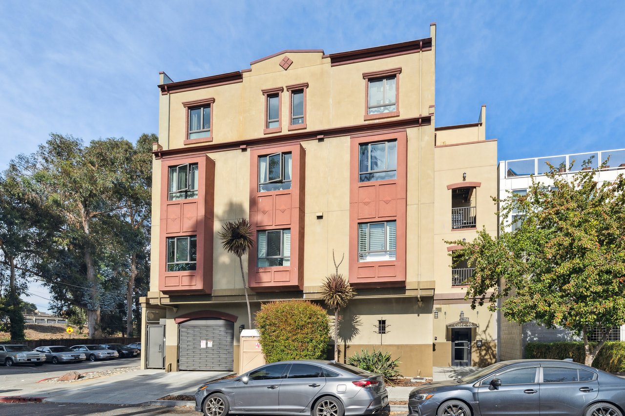 574 48th Street, Unit 204