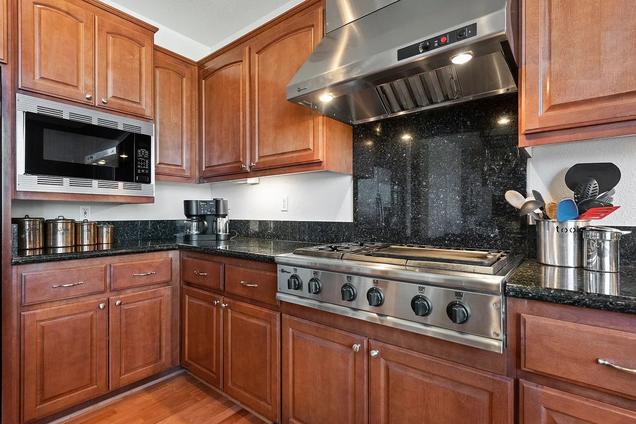 3800 Venus Ct