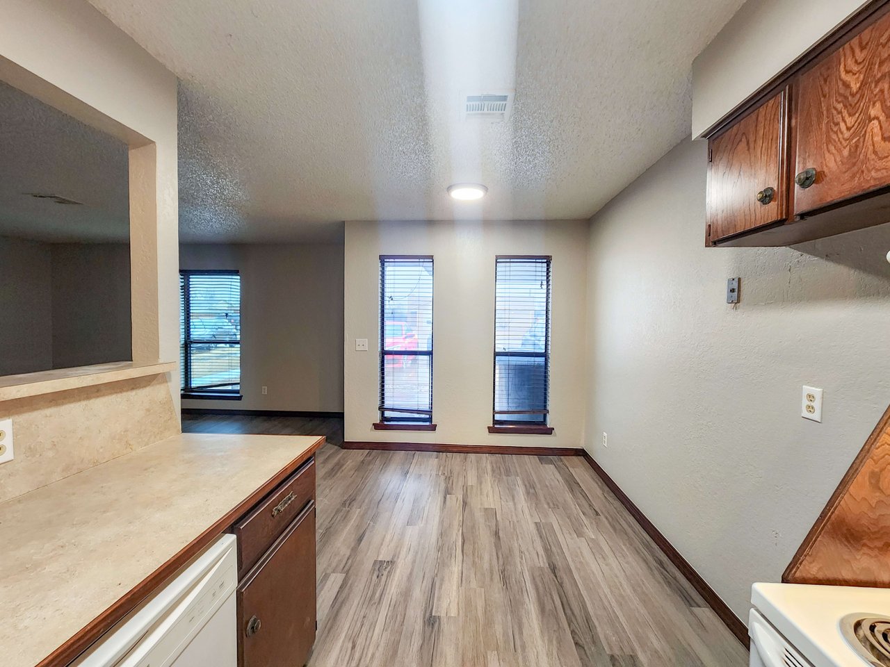 4104 N Market