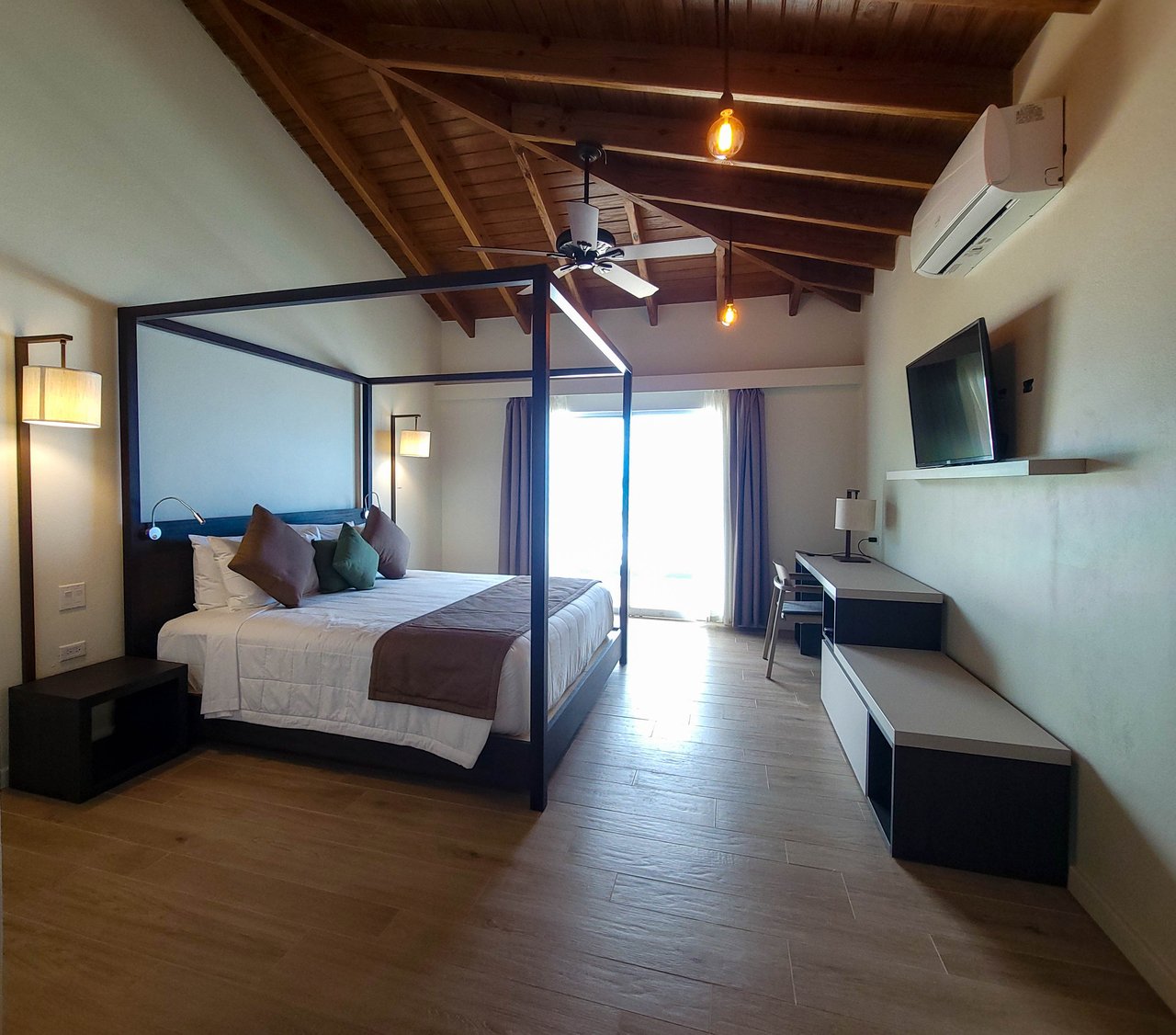 036 Villa 28 Lambert BeachFront