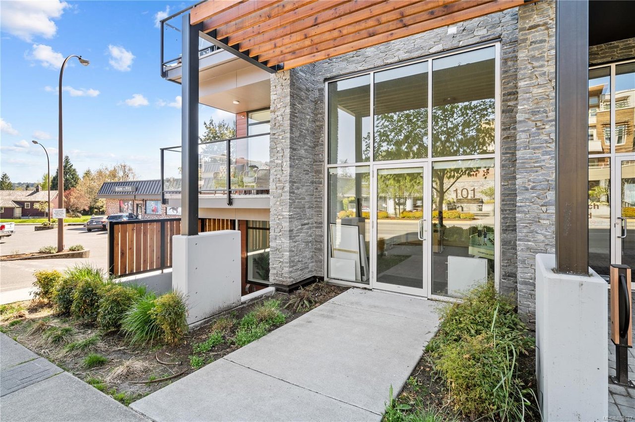 101-7162 W Saanich Rd