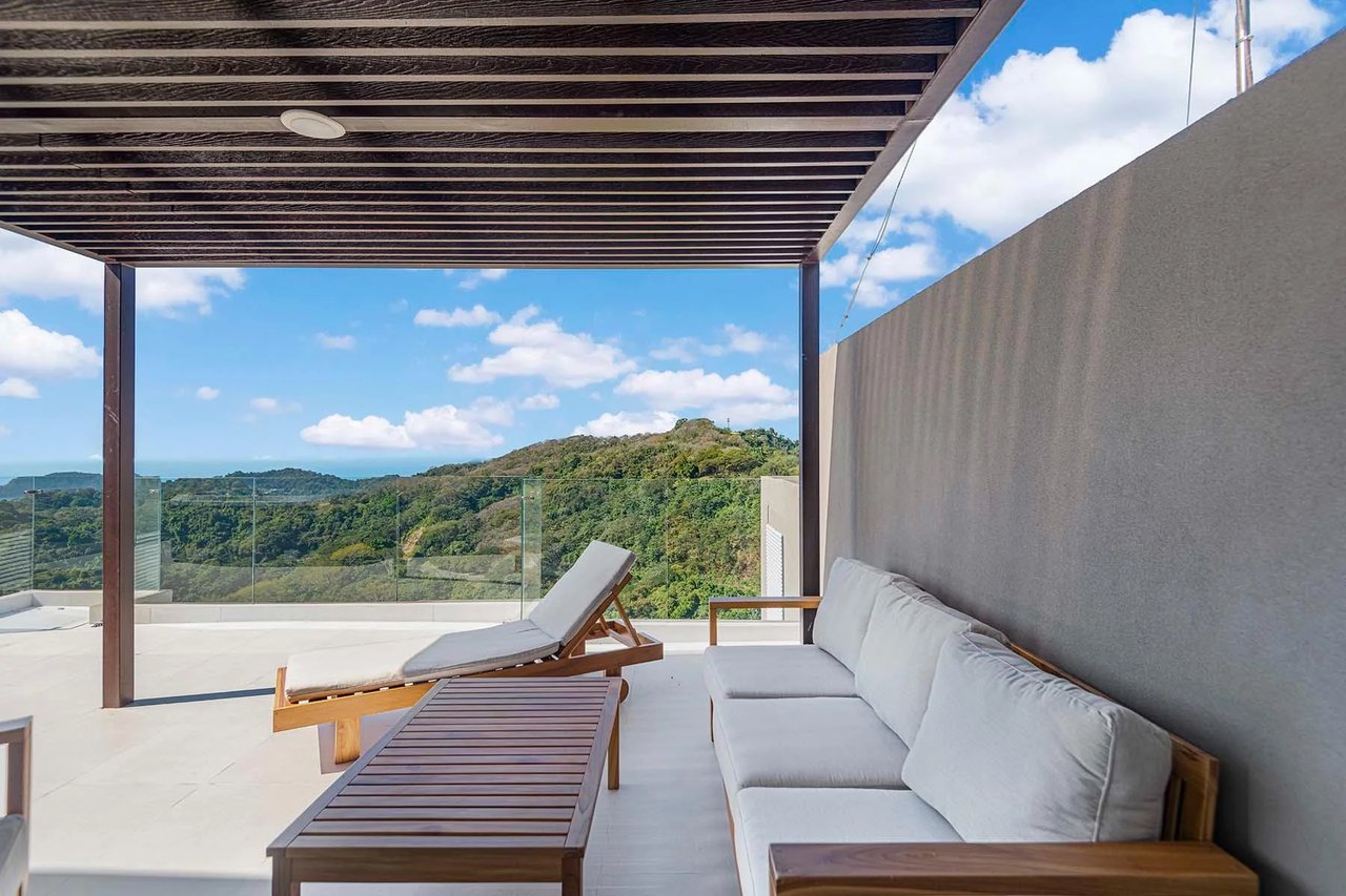 Luxury Oceanview Corner Penthouse, Jaco, Puntarenas