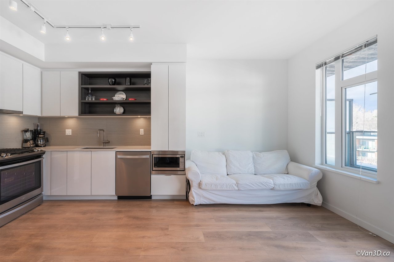501-725 Marine Dr