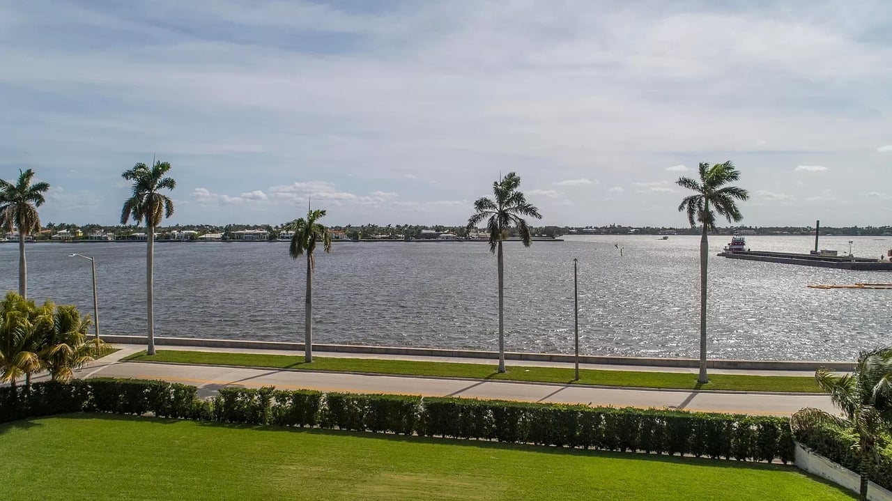2501 S Flagler Dr