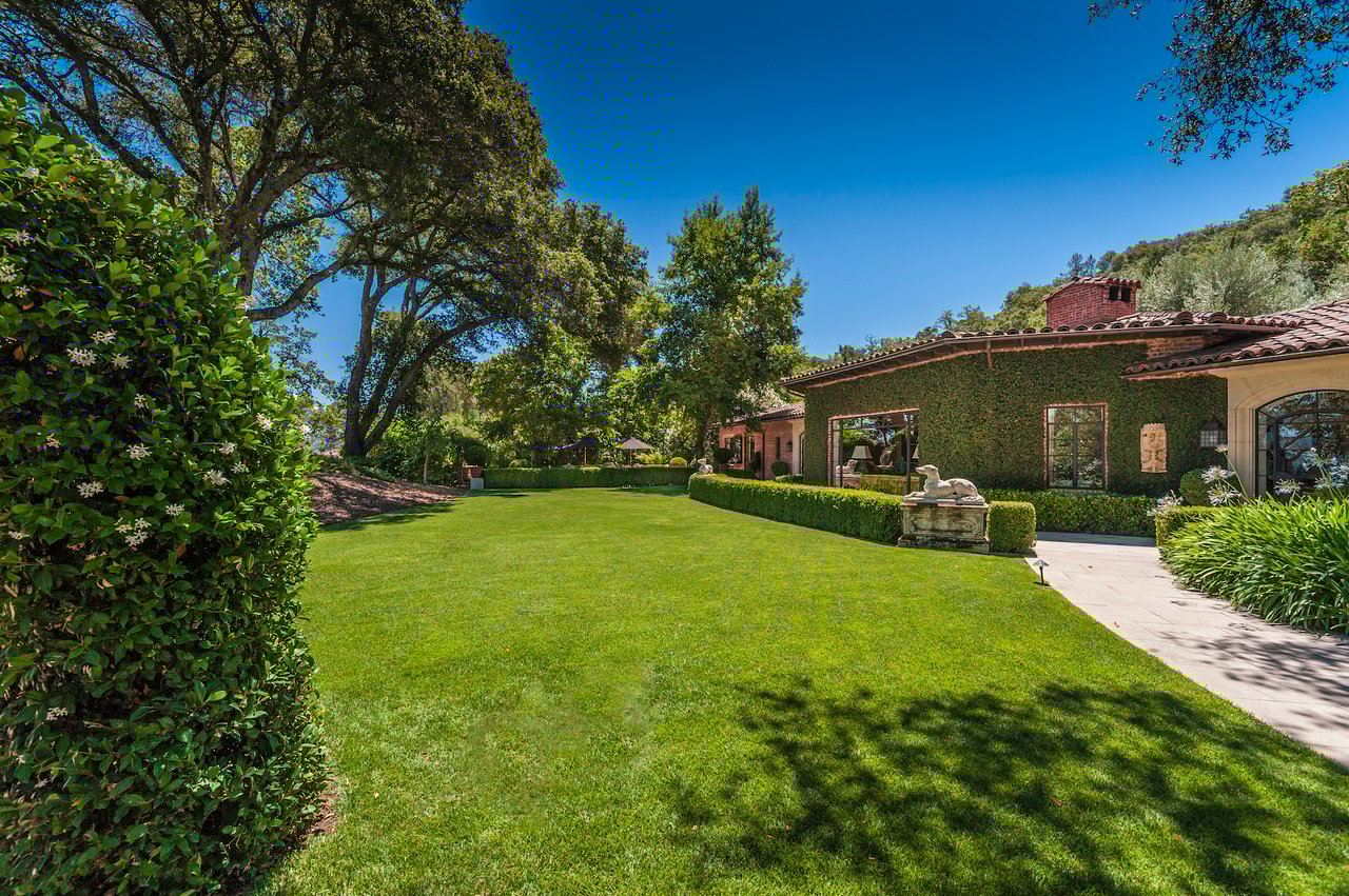 Sulphur Springs Avenue, St. Helena