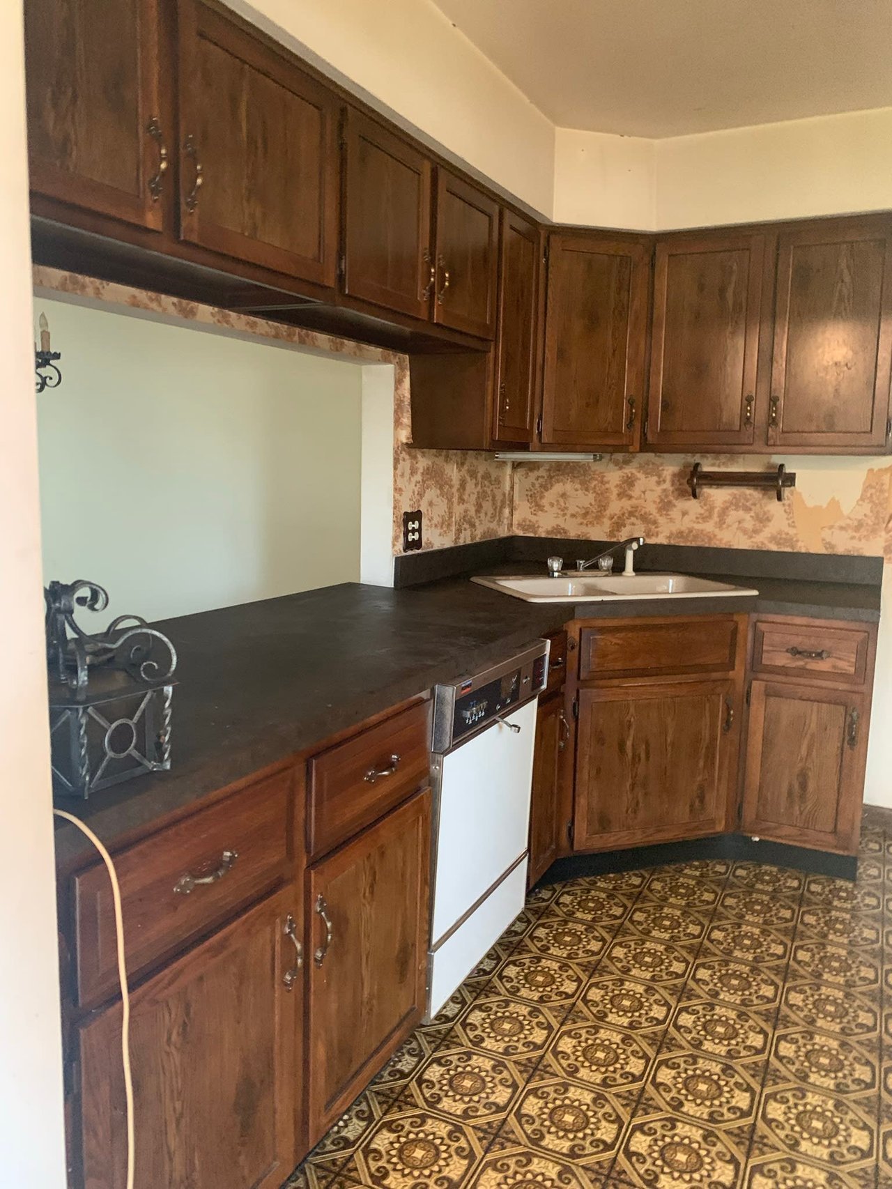 1506 Columbia Ct, Elk Grove Village, IL 60007