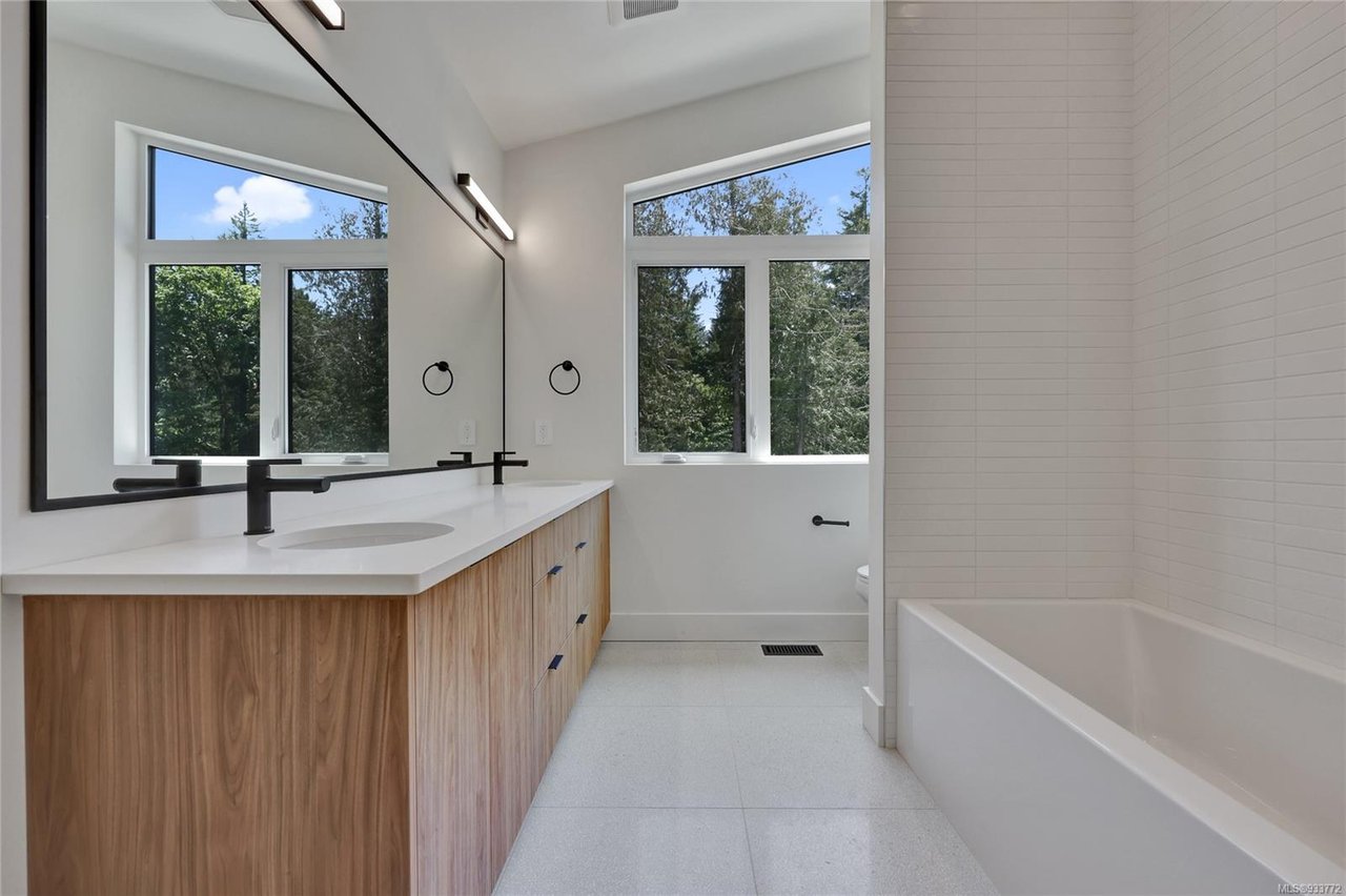 3909 Olympian Wy
