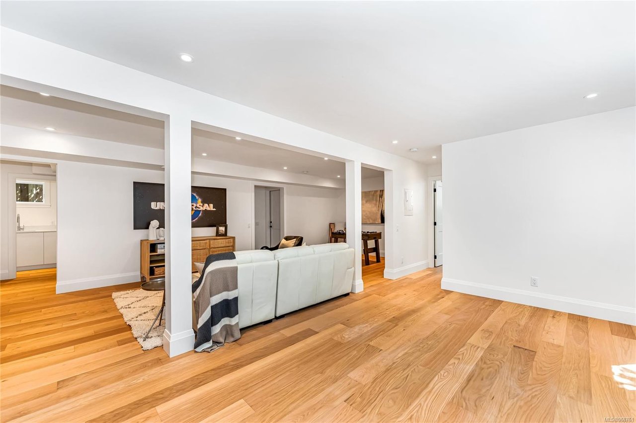 736 Falkland Rd, Oak Bay