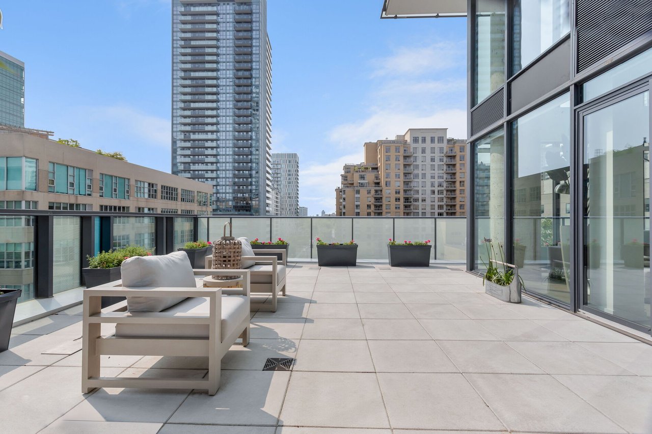 THE DIAMOND OF MIDTOWN TORONTO