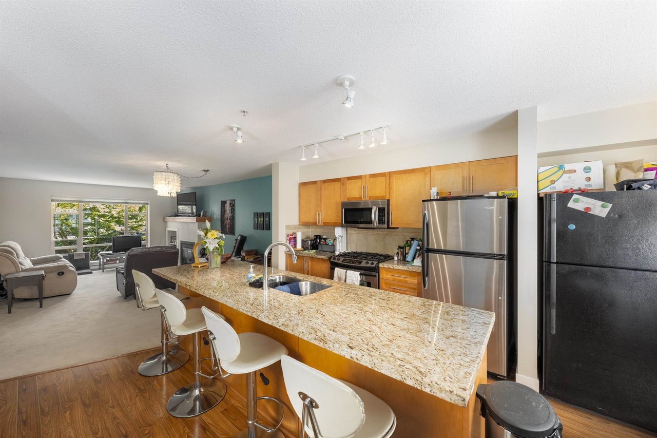 1214 Village Green Wy