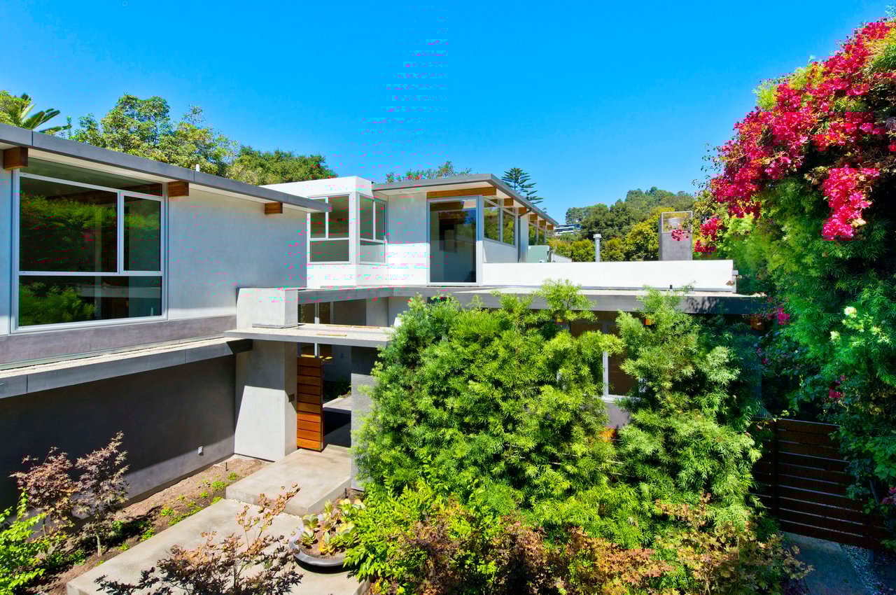 1710 Mandeville Canyon Rd