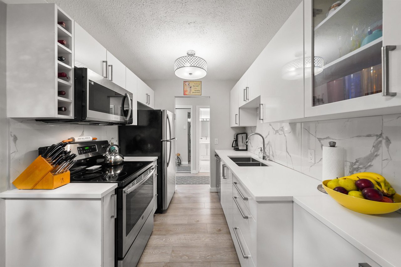 317-371 Ellesmere Ave