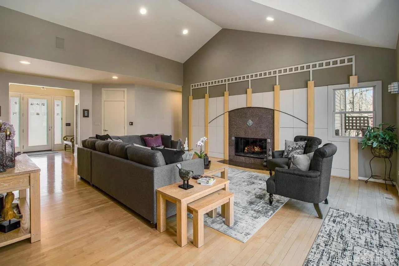 2566 Thornapple Drive, Ann Arbor, MI 48103