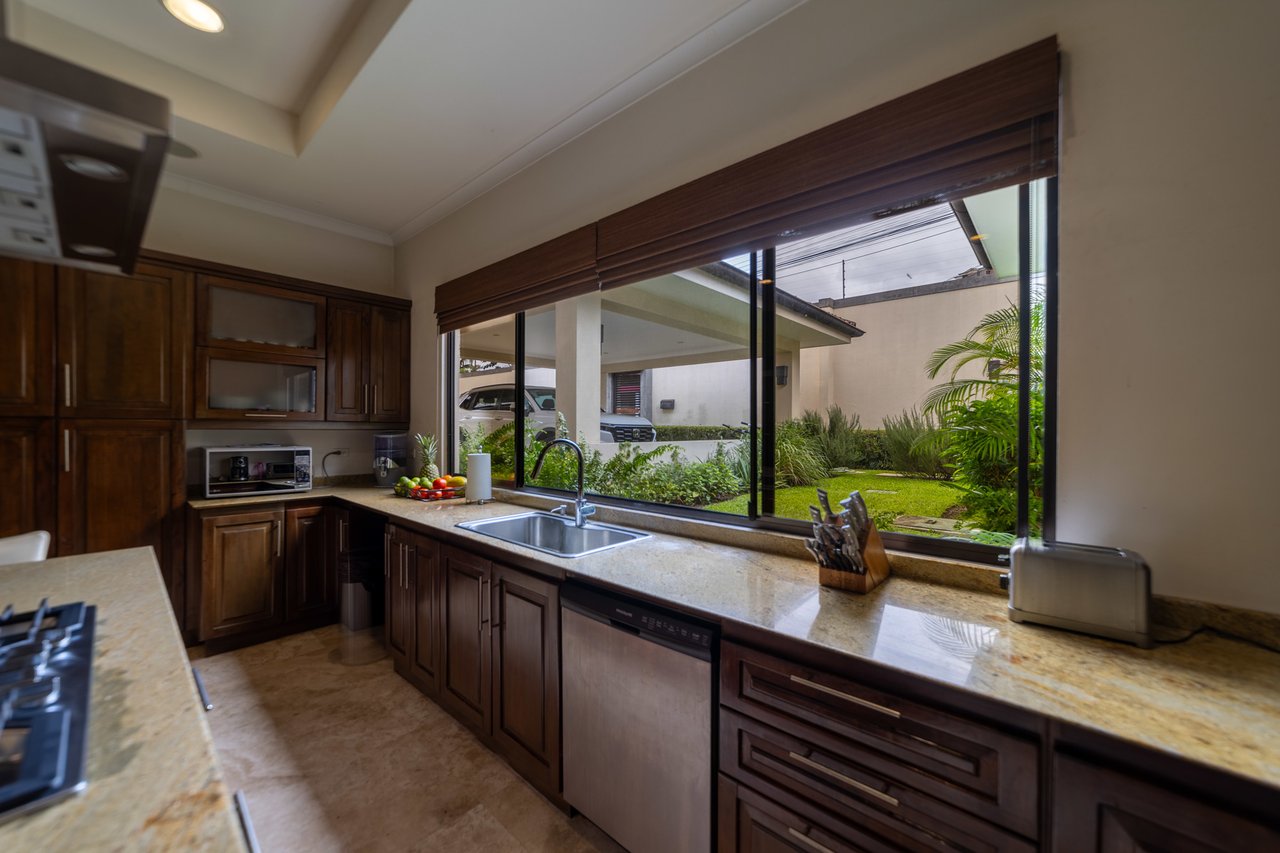 City Family Home, Escazu, San Jose