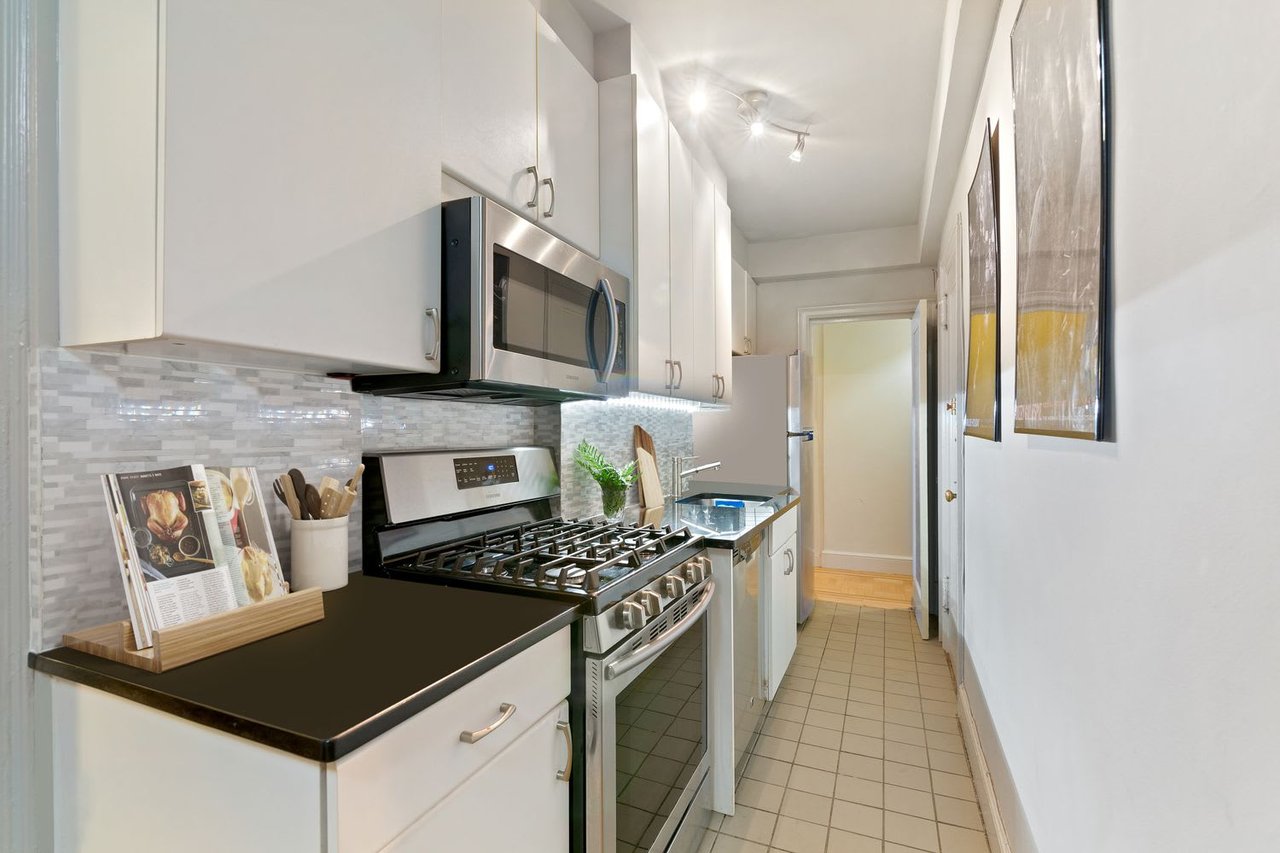 325 E 79th St APT 5C