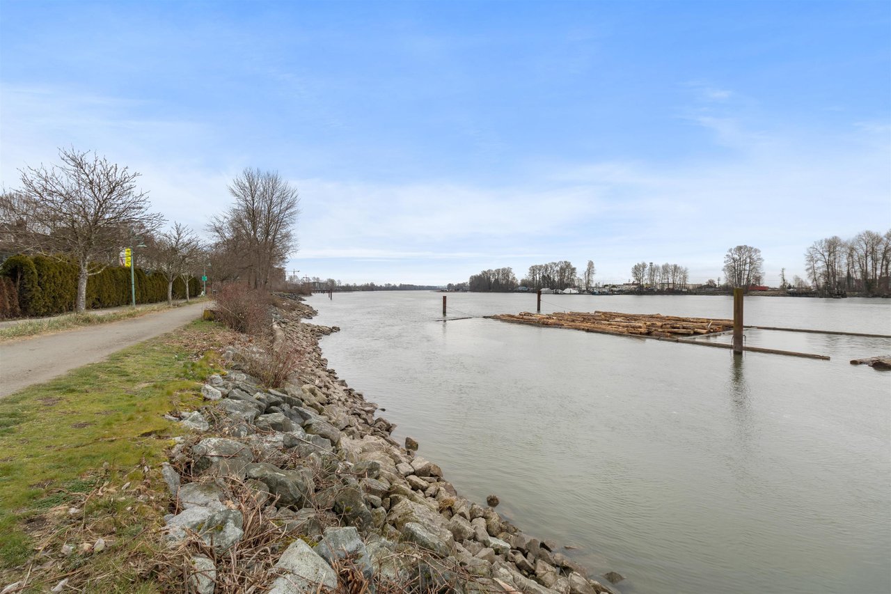 611-2733 Chandlery Pl