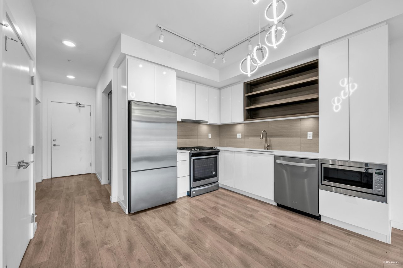 416-725 Marine Dr