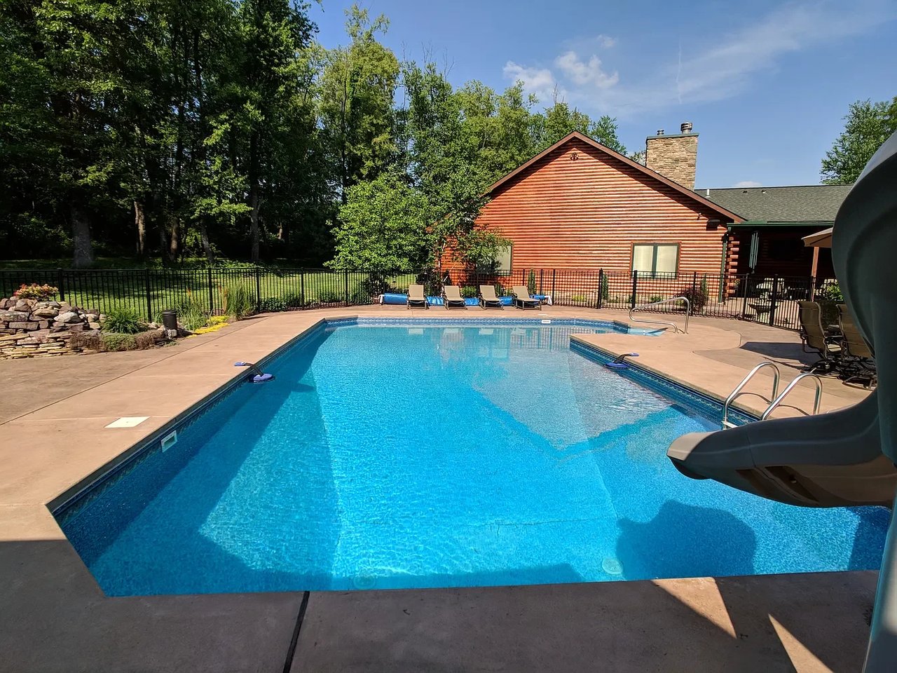 126 Lakeside Dr