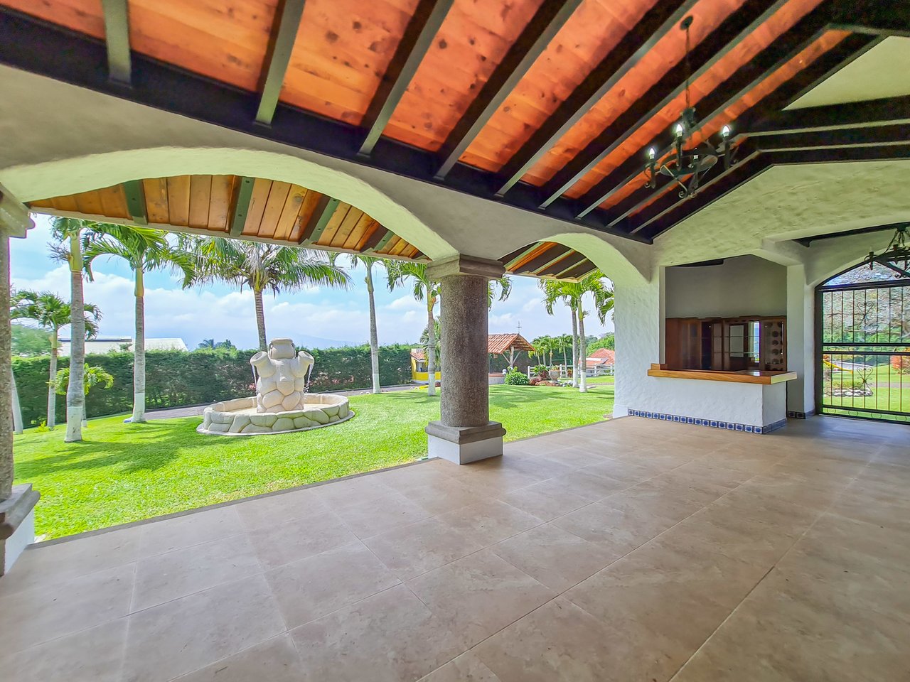 Colonial Estate With Indoor Pool, Heredia