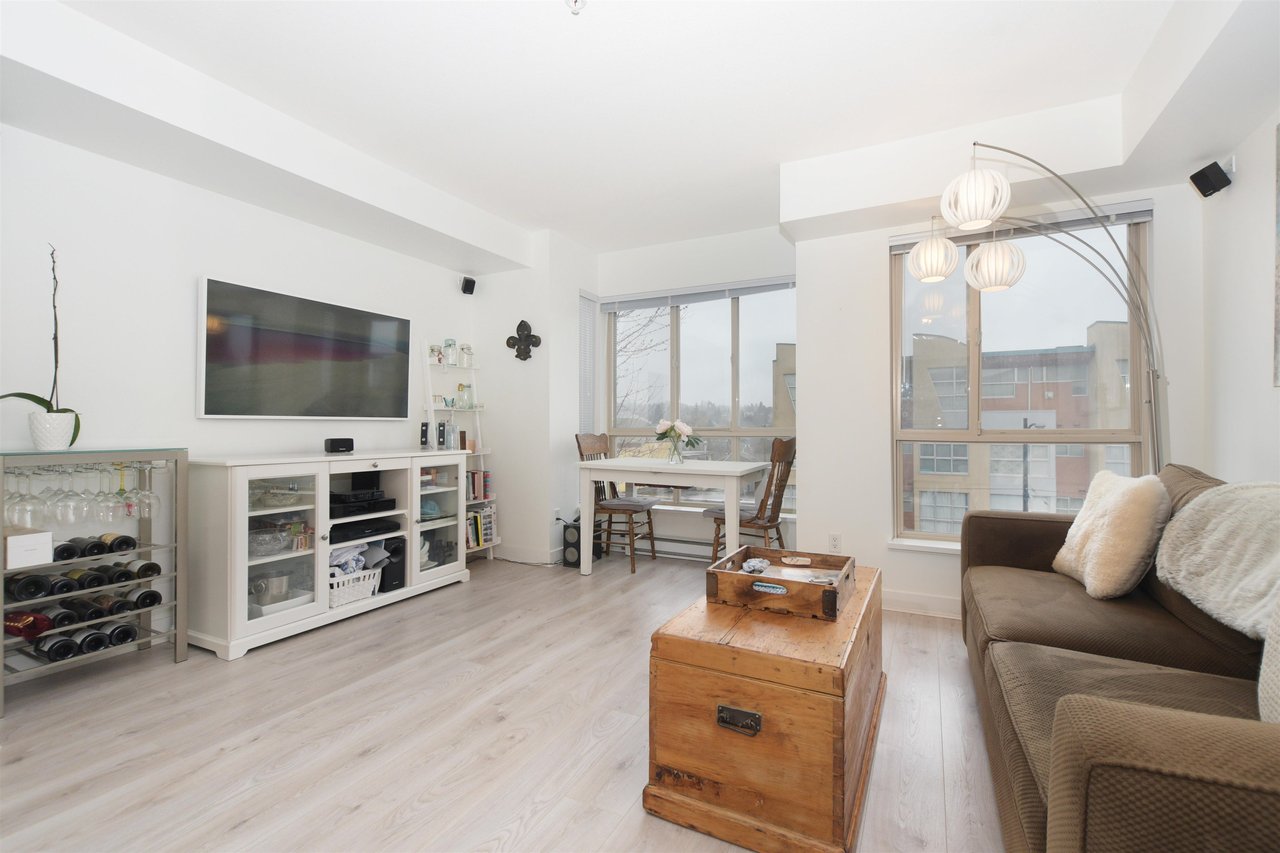 308-702 E King Edward Ave