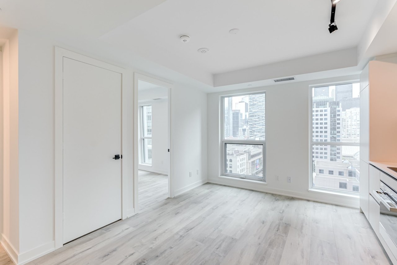 327 King St W Unit: 1101
