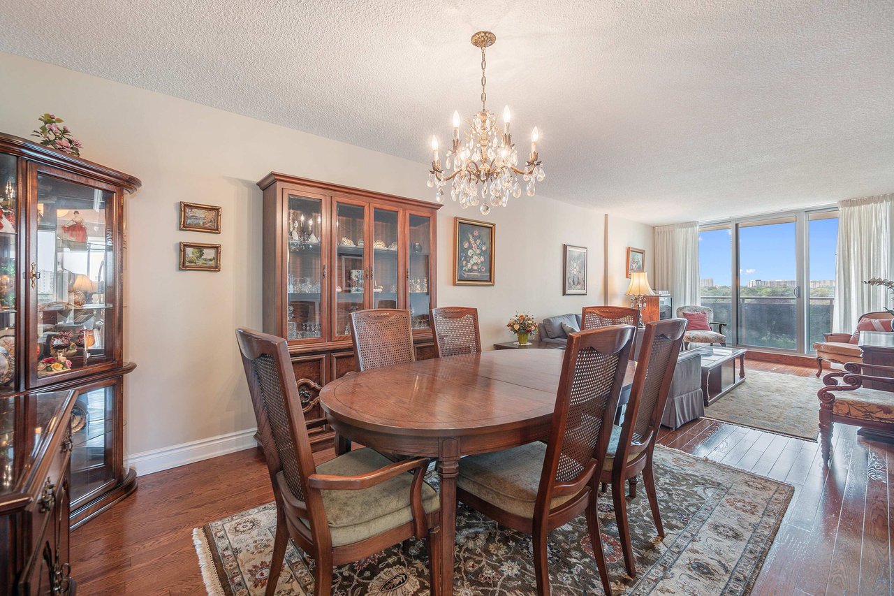 820 Burnhamthorpe Road #702