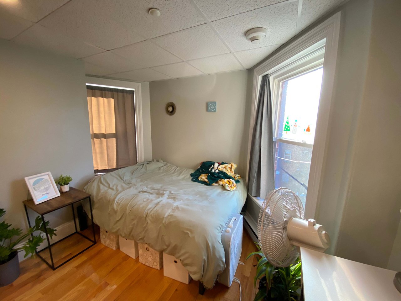 302 Newbury St # 13