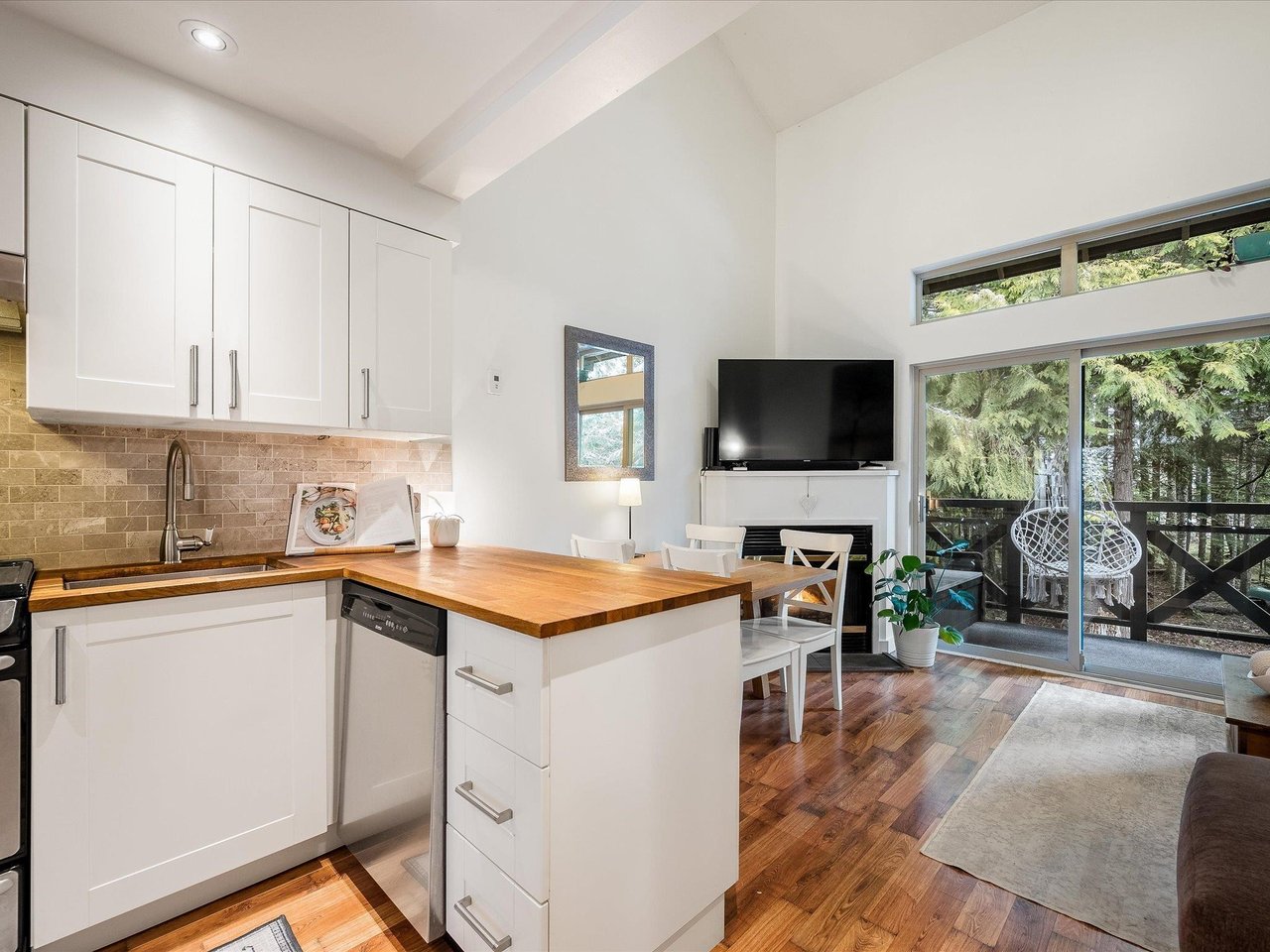 209-3070 Hillcrest Drive, Whistler